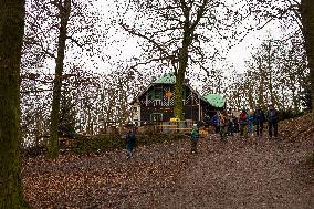 Hill, mountain Rip, snack, fast food, cottage, tourists