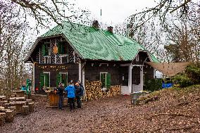 Hill, mountain Rip, snack, fast food, cottage, tourists