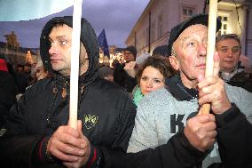 Thousand robes march in Warsaw