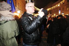 Thousand robes march in Warsaw