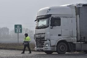 Slovak hauliers partially blocking border crossing with Czechia