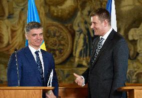 Tomas Petricek, Vadym Prystaiko