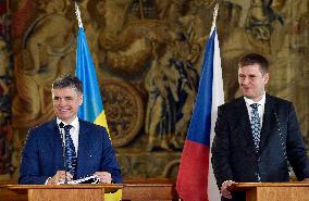 Tomas Petricek, Vadym Prystaiko