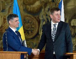 Tomas Petricek, Vadym Prystaiko