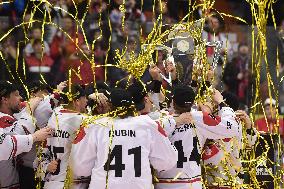 The Swedish team Frolunda, winner, ice-hockey Champions League, hockey players