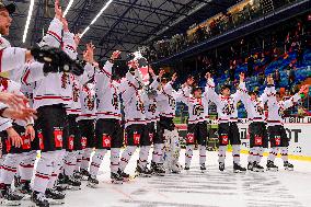 The Swedish team Frolunda, winner, ice-hockey Champions League, hockey players