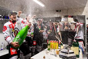 The Swedish team Frolunda, winner, ice-hockey Champions League, hockey players