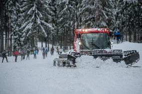 preparations for the 53rd Jizerska 50 (Jizerska padesatka), snowcat