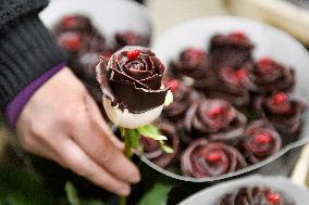 Florea, flower delivery company, bouquet, roses, rose chocolate