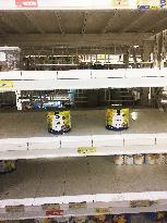 Makro, shop, half empty shelf, shelves