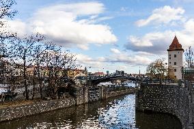 Malostranska vodarna, water, tower, waterworks, Detsky ostrov, restaurant, bridge, Prague, city, town, building, river Vltava