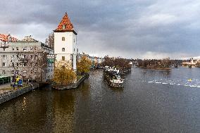 Malostranska vodarna, water, tower, waterworks, Detsky ostrov, restaurant, bridge, Prague, city, town, building, river Vltava