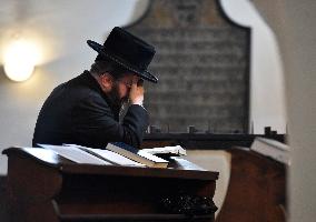 Rabbi Shabbatai ben Meir HaKohen, known as the  Shakh, Holesov, grave