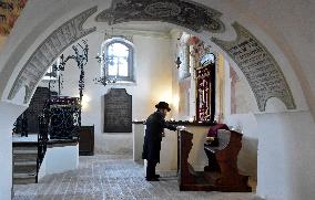 Rabbi Shabbatai ben Meir HaKohen, known as the  Shakh, Holesov, grave