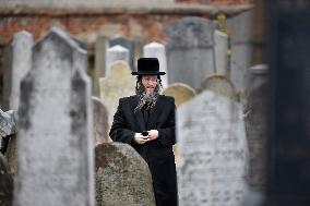 Rabbi Shabbatai ben Meir HaKohen, known as the  Shakh, Holesov, grave