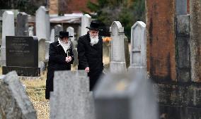 Rabbi Shabbatai ben Meir HaKohen, known as the  Shakh, Holesov, grave