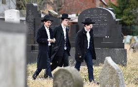 Rabbi Shabbatai ben Meir HaKohen, known as the  Shakh, Holesov, grave