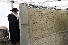 Rabbi Shabbatai ben Meir HaKohen, known as the  Shakh, Holesov, grave