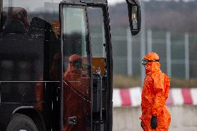 Border crossing Gorzycki, aid team, control, bus, car, highway