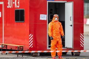 Border crossing Gorzycki, aid team, control, bus, car, highway