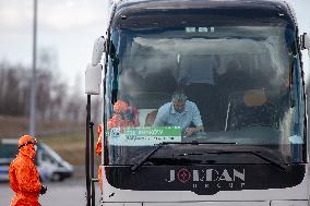 Border crossing Gorzycki, aid team, control, bus, car, highway