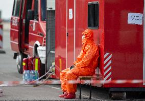 Border crossing Gorzycki, aid team, control, bus, car, highway