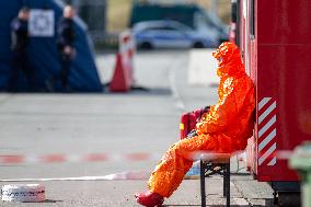 Border crossing Gorzycki, aid team, control, bus, car, highway