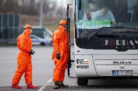 Border crossing Gorzycki, aid team, control, bus, car, highway