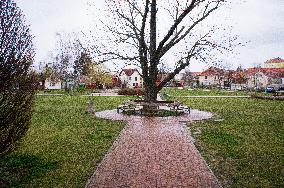 Hostivice, Husovo Square