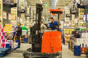 Makro, shop, shopping, forklift