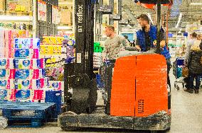 Makro, shop, shopping, forklift