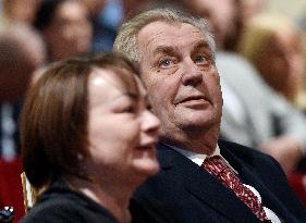 Milos Zeman, Ivana Zemanova