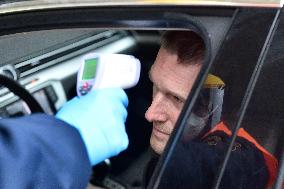 medical checks at the Mikulov-Drasenhofen border crossing