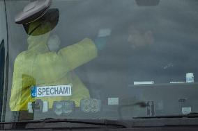 medical checks at the Dolni Dvoriste-Wullowitz, border crossing