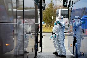 medical checks at the Rozvadov-Waidhaus border crossing, bus