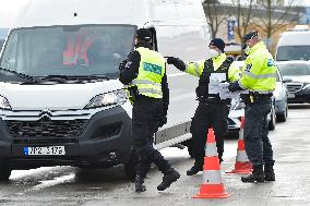 medical checks at the Rozvadov-Waidhaus border crossing