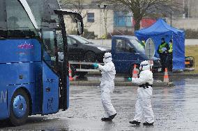 medical checks at the Rozvadov-Waidhaus border crossing, bus