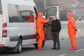 medical checks at the Gorzyczki border crossing