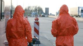 medical checks at the Gorzyczki border crossing