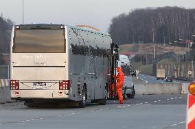 medical checks at the Gorzyczki border crossing, bus