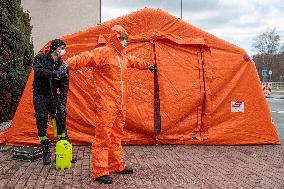 medical checks at the Nachod-Kudowa Zdroj border crossing, disinfection