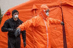 medical checks at the Nachod-Kudowa Zdroj border crossing, disinfection