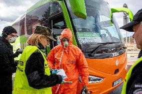 medical checks at the Nachod-Kudowa Zdroj border crossing, bus, Flixbus, medical check