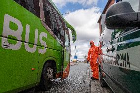 medical checks at the Nachod-Kudowa Zdroj border crossing, bus, Flixbus, medical check