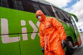 medical checks at the Nachod-Kudowa Zdroj border crossing, bus, Flixbus, medical check