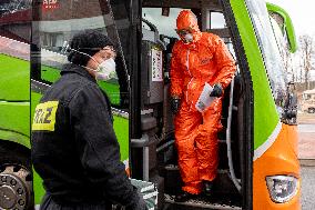 medical checks at the Nachod-Kudowa Zdroj border crossing, bus, Flixbus, medical check