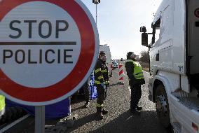 border crossing Pomezi nad Ohri-Schirnding, police, truck, control