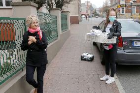 Meals delivery to hospital during the coronavirus pandemic