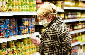 Two hours in food shops, drugstores, pharmacies for seniors only, shop, shopping, senior, protective face mask, woman
