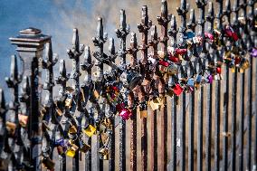 padlock, Charles Bridge